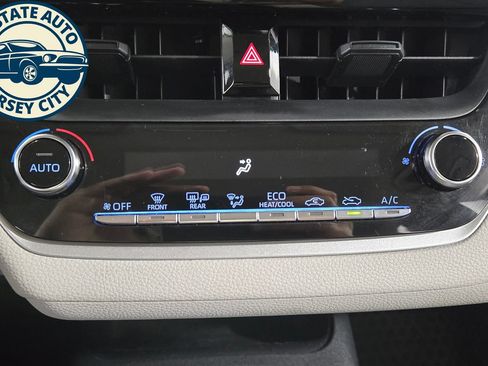 Used 2021 Toyota Corolla LE w/ LE Convenience Package FWD image 15