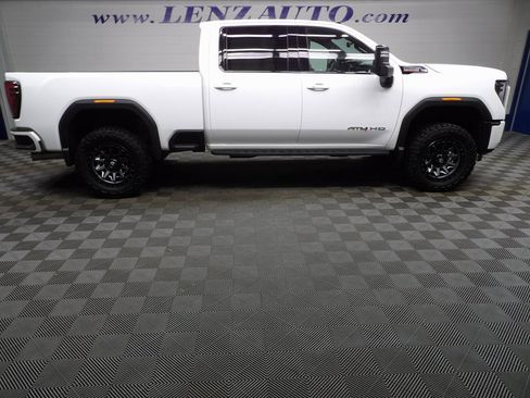 Used 2024 GMC Sierra 2500 AT4 w/ AT4 Premium Plus Package image 3