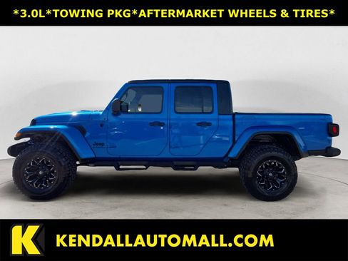 Used 2021 Jeep Gladiator Sport image 2