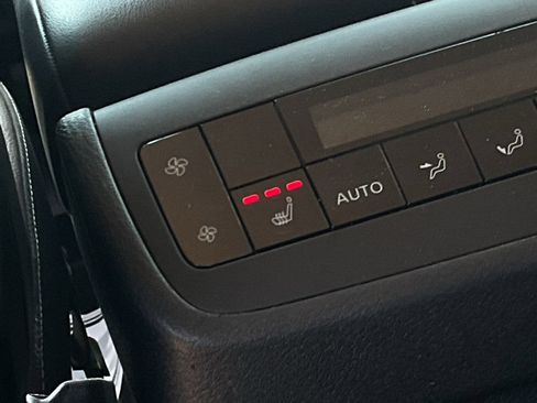 Used 2024 Nissan Pathfinder Platinum w/ Cargo Package FWD image 18