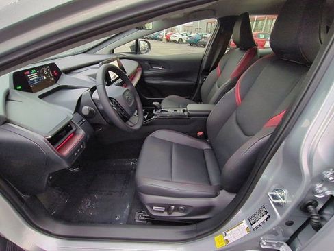 Used 2026 Toyota Prius Plug-In Hybrid image 8