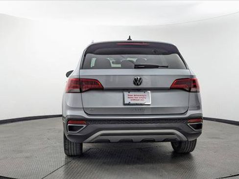 Used 2023 Volkswagen Taos SE FWD image 6