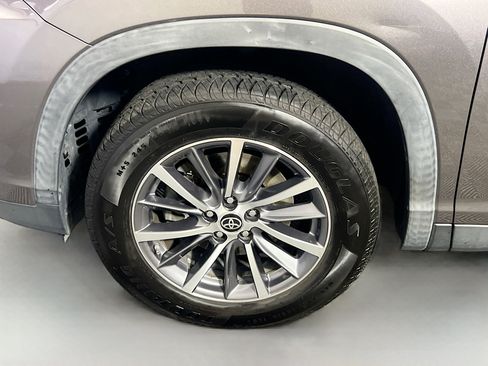 Used 2019 Toyota Highlander XLE image 13