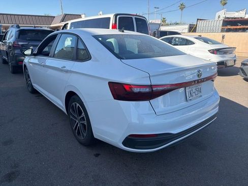 Used 2025 Volkswagen Jetta Sport image 3