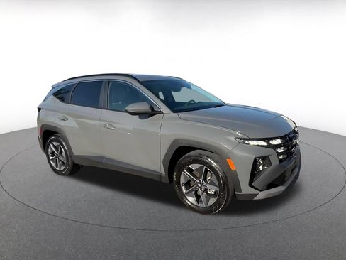 Used 2026 Hyundai Tucson SEL FWD image 2