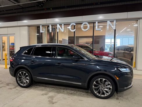 Used 2023 Lincoln Nautilus Reserve AWD/4WD image 3