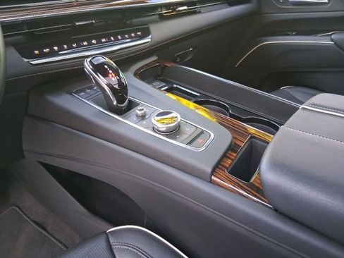 Used 2024 Cadillac Escalade Premium Luxury RWD image 18