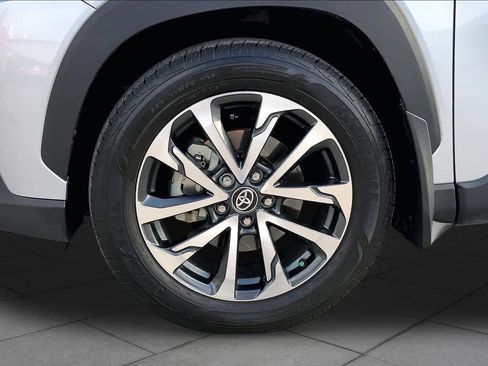 Used 2025 Toyota Corolla Cross XLE w/ Convenience Package FWD image 11