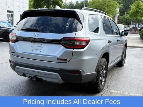 Used 2025 Honda Pilot TrailSport image 6