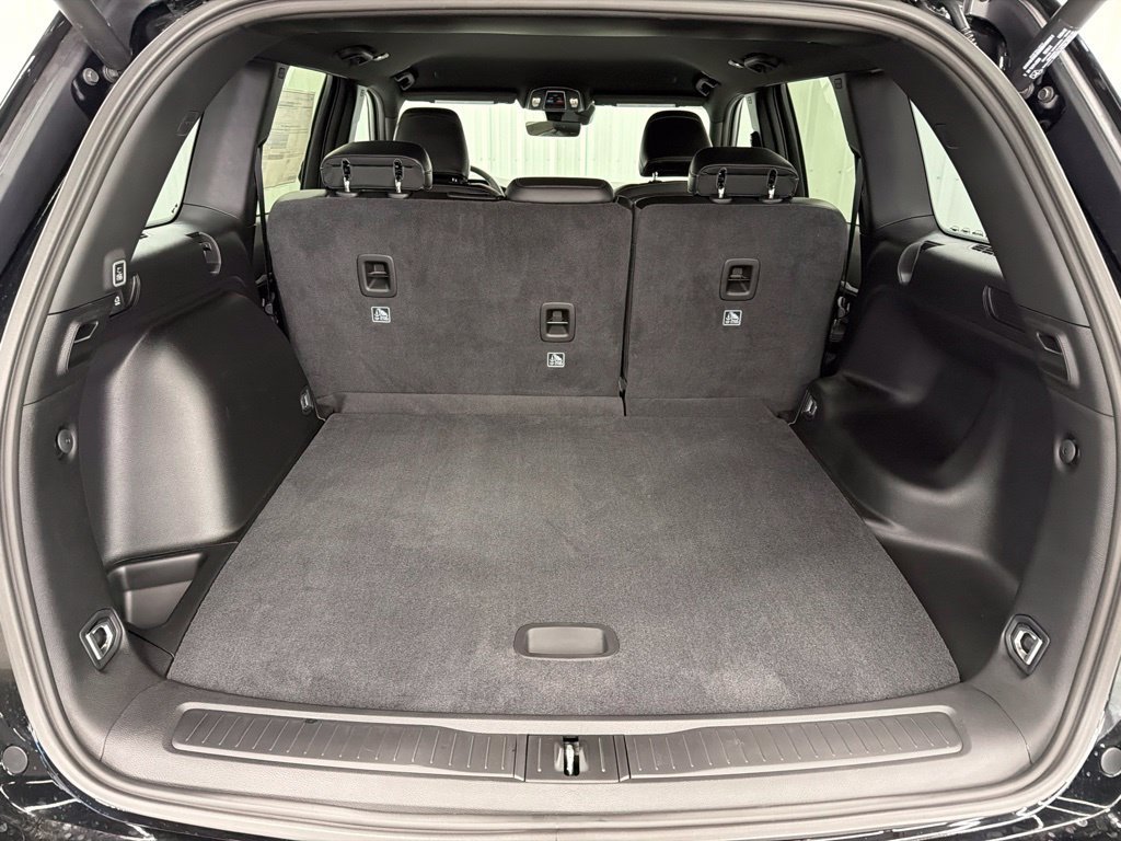 New 2027 Jeep Grand Cherokee Altitude RWD image 7