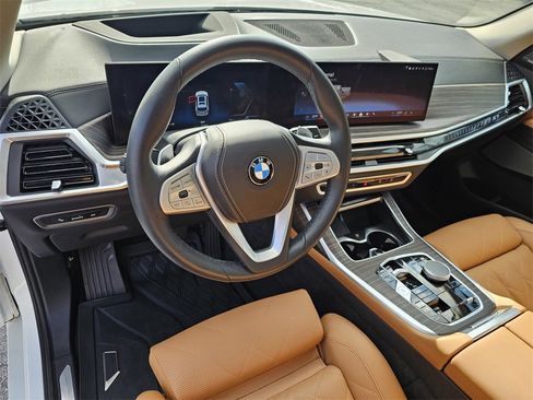 Used 2025 BMW X7 xDrive40i image 15