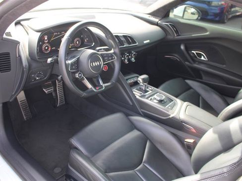 Used 2018 Audi R8 V10 w/ Carbon Exterior Package image 30