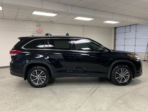 Used 2017 Toyota Highlander XLE AWD/4WD image 8