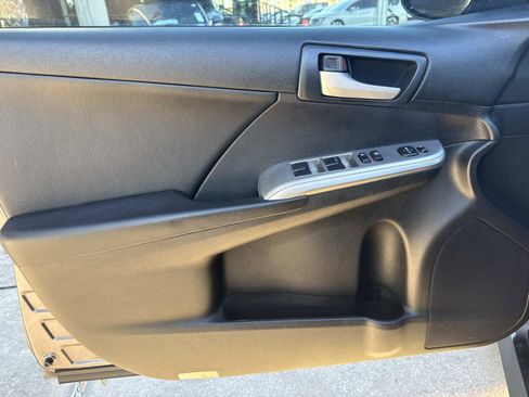 Used 2014 Toyota Camry SE image 17