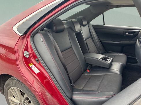 Used 2016 Toyota Camry SE w/ Moonroof Package image 29