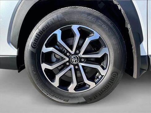 Used 2024 Toyota Corolla Cross SE image 10