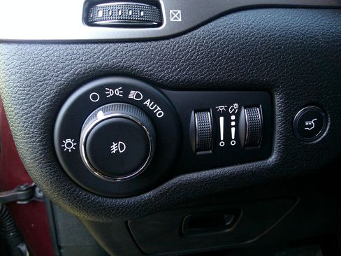 Used 2019 Jeep Cherokee Overland w/ Trailer Tow Group image 20