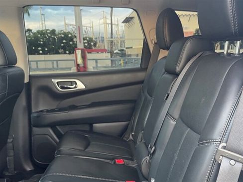 Used 2017 Nissan Pathfinder Platinum AWD/4WD image 10