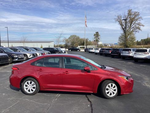 Used 2025 Toyota Corolla LE image 5
