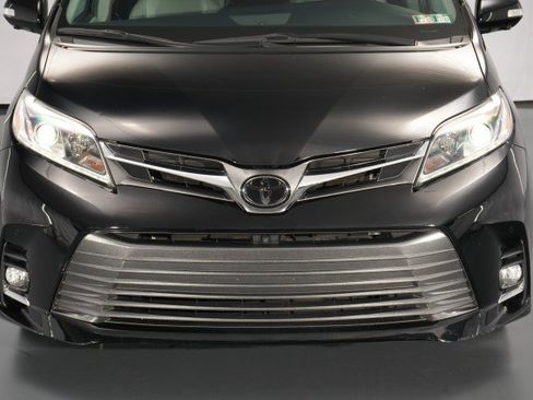 Used 2019 Toyota Sienna Limited Premium w/ Protection Package AWD/4WD image 8
