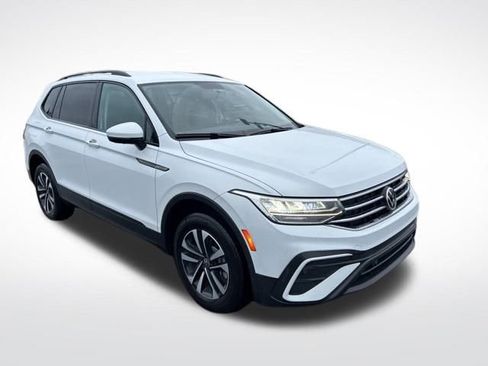 Used 2022 Volkswagen Tiguan S image 3