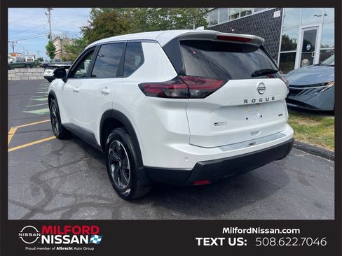 Used 2025 Nissan Rogue SV AWD/4WD image 3