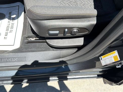 Used 2023 Chevrolet Equinox LT AWD/4WD image 11