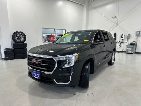 Used 2024 GMC Terrain SLE image 10