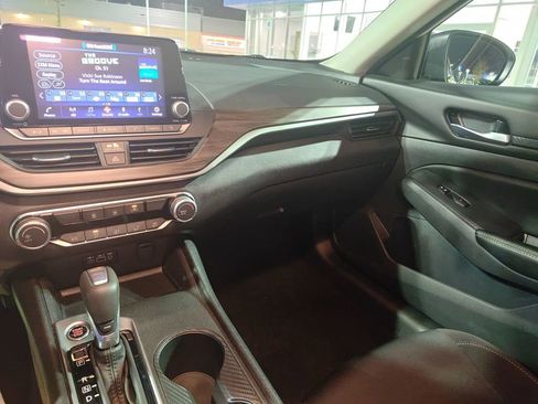 Used 2025 Nissan Altima 2.5 SV image 15