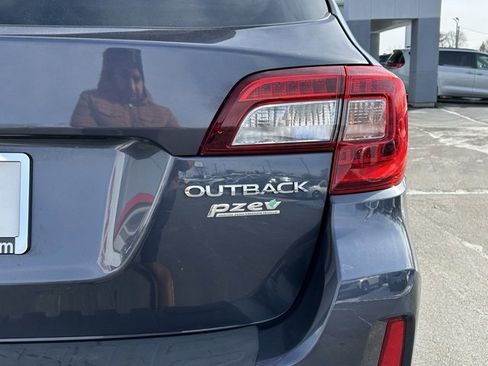 Used 2017 Subaru Outback 2.5i Premium image 7