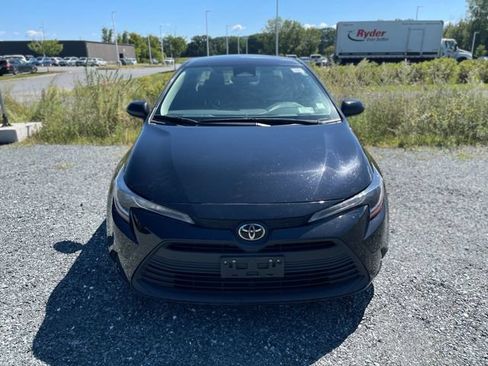 Used 2024 Toyota Corolla LE FWD image 2