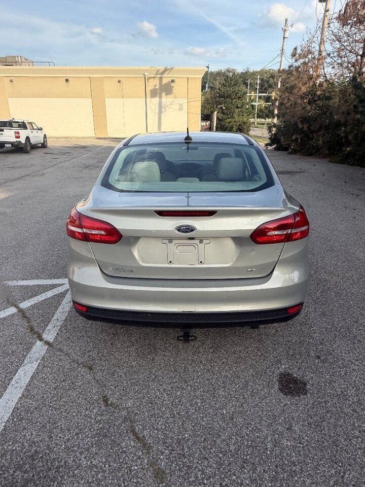 Used 2016 Ford Focus SE FWD image 3
