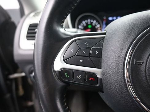 Used 2018 Jeep Compass Latitude FWD image 19