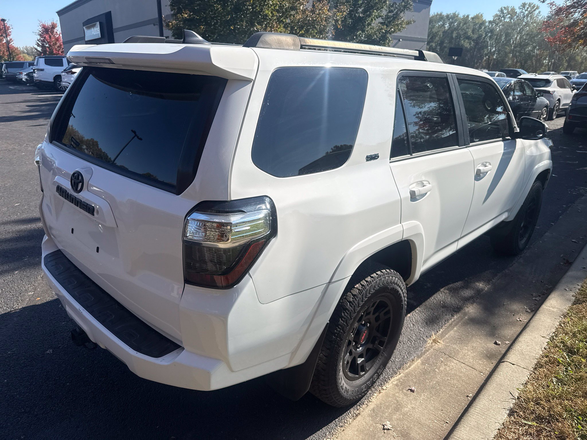 Used 2018 Toyota 4Runner SR5 AWD/4WD image 5