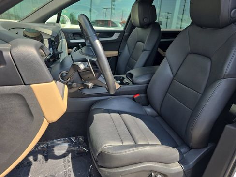 Used 2024 Porsche Cayenne AWD/4WD image 5