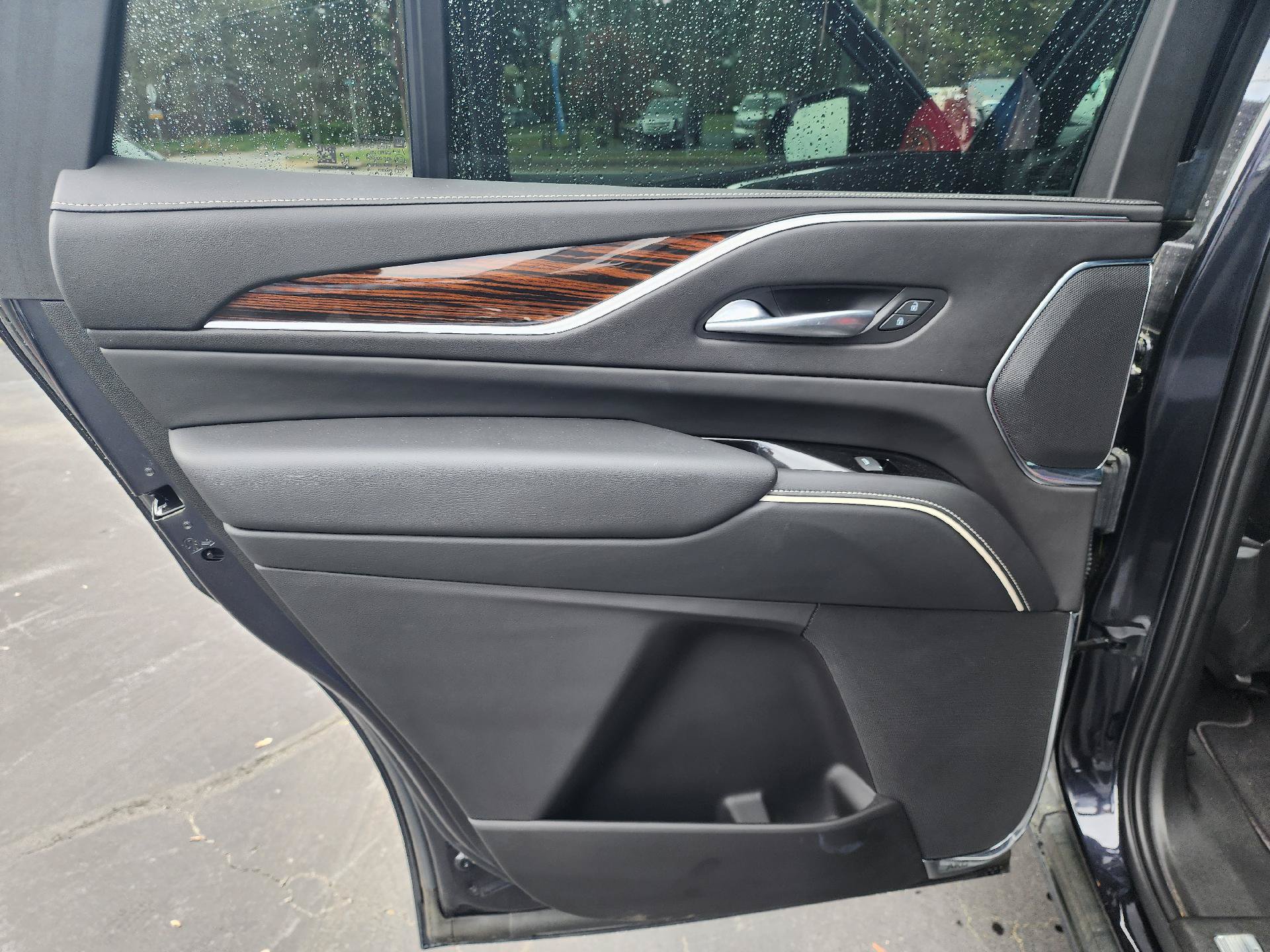 Used 2023 Cadillac Escalade Premium Luxury AWD/4WD image 12