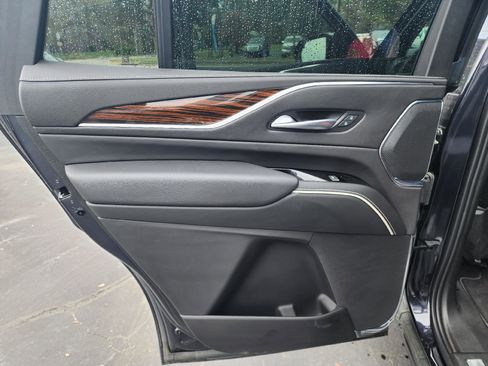 Used 2023 Cadillac Escalade Premium Luxury image 12