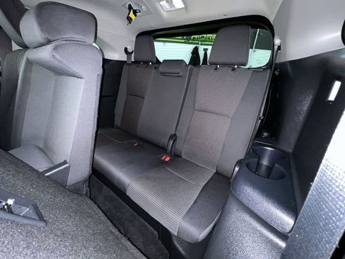 Used 2024 Toyota Highlander LE AWD/4WD image 28
