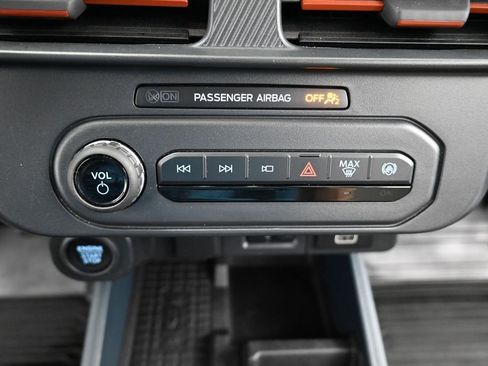 Used 2025 Ford Maverick Lariat AWD/4WD image 17