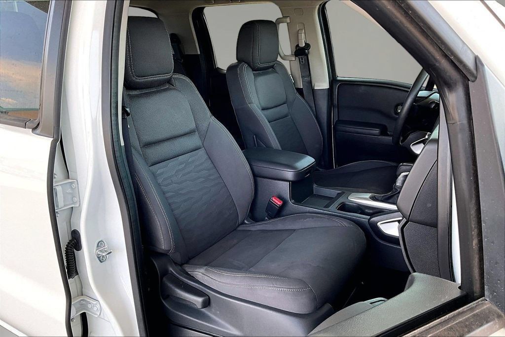 Used 2024 Nissan Frontier SV w/ Technology Package AWD/4WD image 30