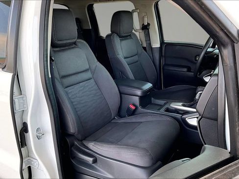 Used 2024 Nissan Frontier SV w/ Technology Package AWD/4WD image 30