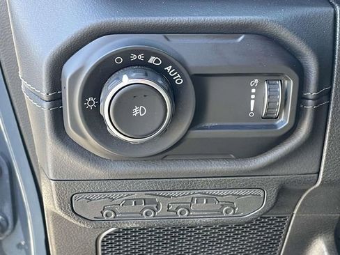 Used 2024 Jeep Wrangler Unlimited Rubicon AWD/4WD image 13