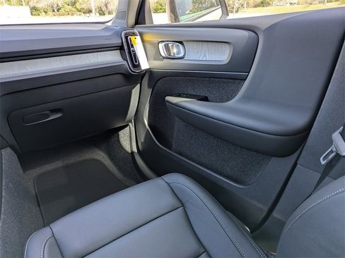 New 2026 Volvo XC40 B5 Core image 19