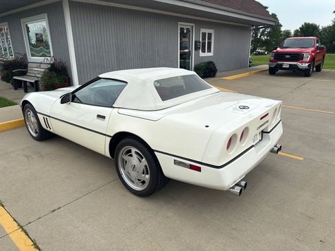 Used 1988 Chevrolet Corvette Convertible image 3