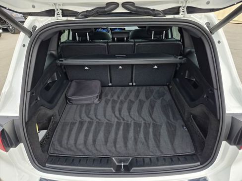 Used 2024 Mercedes-Benz EQB 300 4MATIC image 9