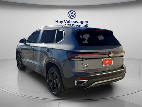 New 2026 Volkswagen Taos SE image 4