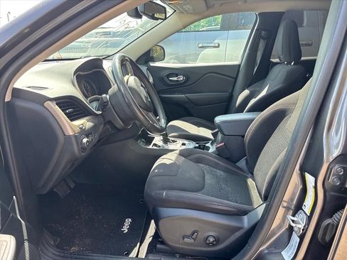 Used 2016 Jeep Cherokee 75th Anniversary image 15
