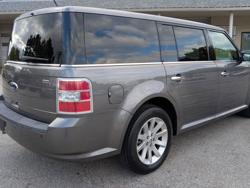Used 2010 Ford Flex SEL image 7