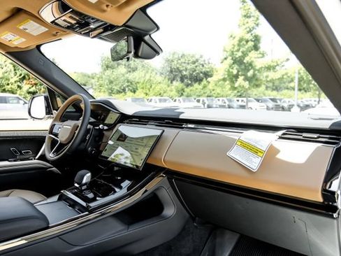 New 2026 Land Rover Range Rover Sport Dynamic SE AWD/4WD image 17