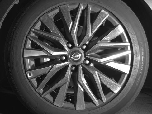 Used 2025 Nissan Altima 2.5 SV FWD image 12